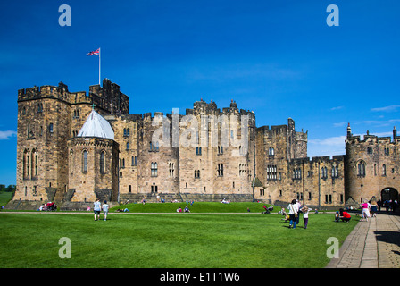 Alnwick Castle, entnommen in der Vorburg, wo Harry Potter gedreht wurde. Stockfoto