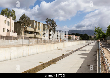 Los Angeles County Flutmulde Kontrolle im San Fernando Valley nordwestlichen Bereich der Stadt Los Angeles. Stockfoto