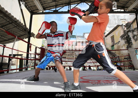 Kinder in eine Boxschule in Havanna, Kuba Stockfoto