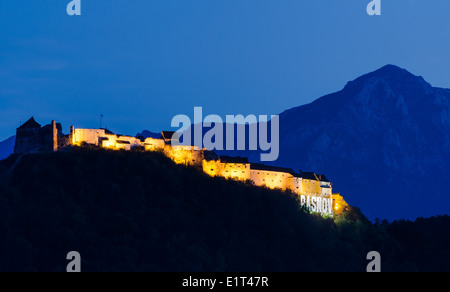 Rasnov Zitadelle ist ein historisches Denkmal und Wahrzeichen in Rumänien. Es wurde als Teil des Verteidigungssystems für die Siebenbürgen gebaut. Stockfoto