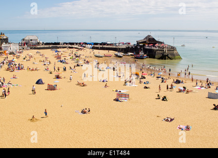 Viking Bay in Broadstairs in Kent an einem Sommertag Stockfoto