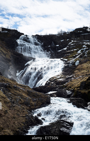 Kjosfossen-Wasserfall auf der Flamsbana Bahnhof, Norwegen Stockfoto