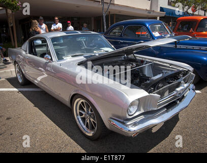 San Clemente, Kalifornien, USA. 8. Juni 2014. Ein 60er metallische Slilver Ford Mustang mit Mag Räder. Die 19. jährliche 2014 San Clemente-Auto-Show mit neuen und alten klassische und exotische Autos und Lastwagen übernahm der Innenstadt entlang der Avenida Del Mar auf Sonntag, 8. Juni 2014. Die eintägige Veranstaltung bringt Autosammler und Enthusiasten aus der ganzen Süd-Kalifornien. Bildnachweis: David Bro/ZUMAPRESS.com/Alamy Live-Nachrichten Stockfoto