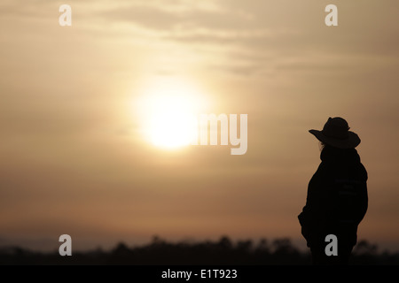 Die Sonne geht über der Stadt von Lira im Stadtteil Lira in Norduganda als Morgenrot. Stockfoto