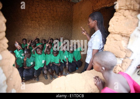 Kinder bei einer NGO finanzierten Schule in Nyagatare Bezirk von Ruanda Stockfoto