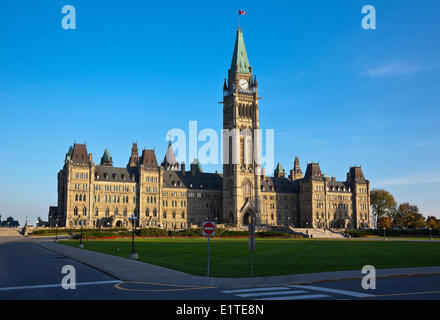 Der Peace Tower (offiziell den Turm Sieg Frieden) Mitte blockiert das kanadische Parlamentsgebäude in Ottawa Ontario Stockfoto