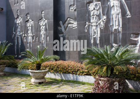 Hoa Lo ("Feuerofen") war ein Gefängnis in Hanoi, von den Franzosen im Jahr 1896 erbaut. Das Torhaus bleibt als Museum. Stockfoto