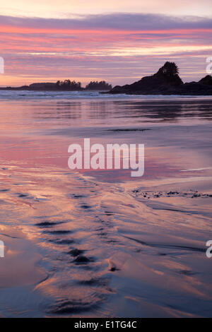 Cox Bay Sunset Point bei Sonnenuntergang in der Nähe von Tofino auf Vancouver Island im Clayoquot Sound UNESCO Biosphäre in British Columbia Kanada Stockfoto