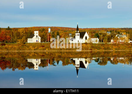 Reflexion in Saint John River, Dorf von Perth-Andover, New Brunswick, Kanada Stockfoto