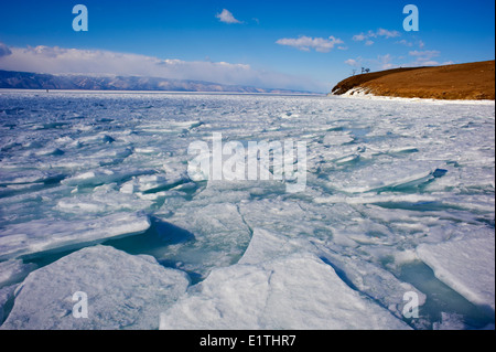 Russland, Sibirien, Region Irkutsk, Baikalsee, Maloje More (kleines Meer), gefrorene See im winter Stockfoto