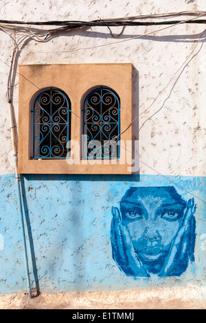 Die malerischen Gässchen blau-weißen in der Oudaia-Kasbah, Rabat, Marokko. Stockfoto