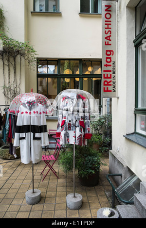 Außenansicht des Freitag Fashion Boutique im Hackerscher Markt Hof in Berlin Deutschland Stockfoto