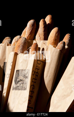 Frisch zubereitete Baguettes zum Verkauf an einen örtlichen Bauernmarkt auf Gabriola Island.  Vancouver Island, British Columbia, Kanada Stockfoto