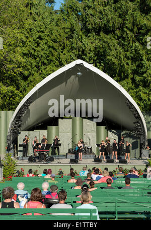 Unterhaltung auf Bandshell, Butchart Gardens, Victoria Island, British Columbia, Kanada Stockfoto