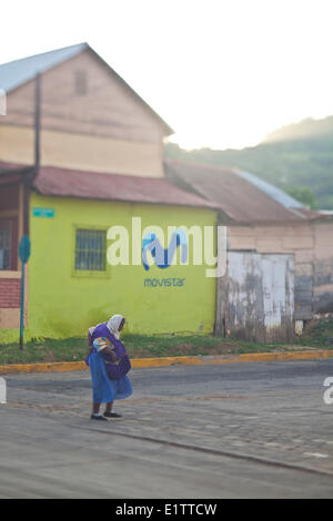 Eine traditionelle lokale Frau in San Juan del Sur, Nicaragua Stockfoto