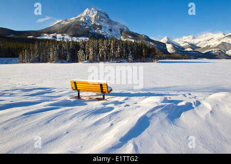 Stausee-Picknick-Bereich im Winter, Kananaskis Trail, Alberta, Kanada Stockfoto