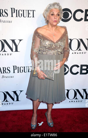 New York, USA. 8. Juni 2014. Tyne Daly Teilnahme an American Theatre Wing 68. Annual Tony Awards in der Radio City Music Hall am 8. Juni 2014 in New York City. © Dpa picture-Alliance/Alamy Live News Stockfoto