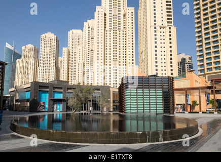 Neue gemischte Nutzung Einzelhandels- und Immobilienentwicklung The Beach am Wasser aus The Walk am JBR in Dubai Vereinigte Arabische Emirate Stockfoto