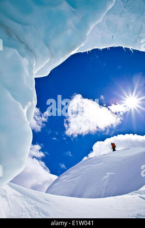 Backcountry Ski touring stark spaltenreichen Gletscher am Eisfall Lodge, Canadian Rockies, Golden, BC Stockfoto