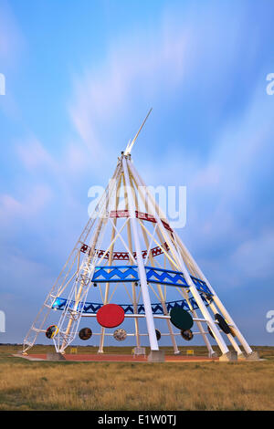 Saamis Tipi, weltweit größte Tipi, Medicine Hat, Alberta, Kanada Stockfoto