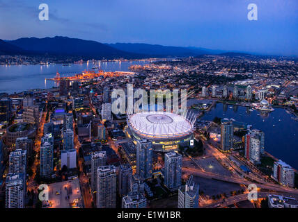 Aireal Ansicht des BC Place Stadium in der Dämmerung. Stockfoto