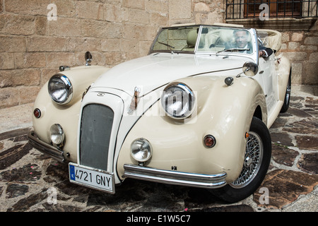 Geschäftsmann auf einem Oldtimer. Stockfoto
