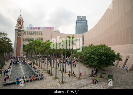 Tsim Sha Tsui promenade beliebt bei Touristen und Einheimischen. Stockfoto