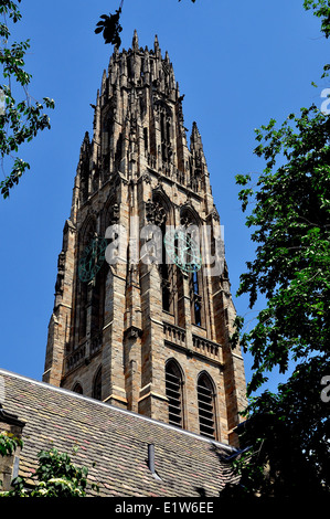 Die eleganten Neo-gotischen Harkness Turm in Branford Collge / Yale University in New Haven, Connecticut Stockfoto