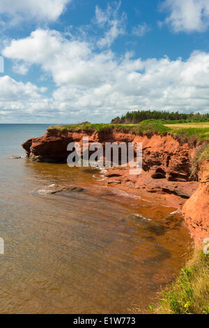 Erodiert roten Sandsteinfelsen, Kildare Capes, Prince Edward Island, Canada Stockfoto