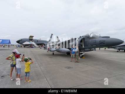 Futenma Flightline Festival sind Local Nationals (Japanisch) auf der Marine Corps Air Station Futenma Okinawa Japan erlaubt. Stockfoto