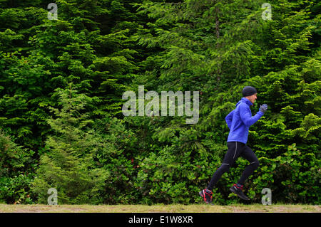 Laufen und Wandern auf den Spuren rund um Sasamat Lake, Belcarra Regional Park, Port Moody in British Columbia, Kanada Stockfoto