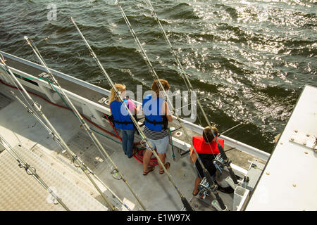 Mutter, Sohn und Tochter Hochseefischen, Northport, Prince Edward Island, Canada Stockfoto