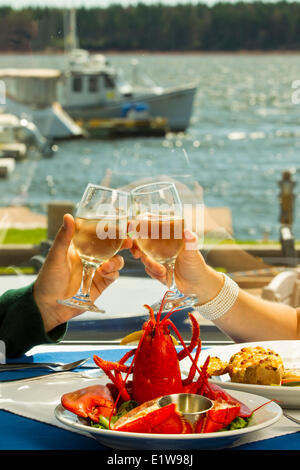 Paar, Essen, Boot Shop Steak & Seafood Restaurant Alberton, Prince Edward Island, Canada Stockfoto