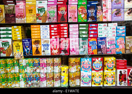 Ein Schaufenster der asiatischen Snacks, Chinatown, London Stockfoto