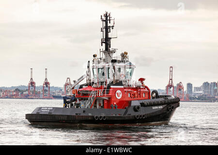 Schlepper überqueren Burrard Inlet, Vancouver Harbour, Britisch-Kolumbien, Kanada Stockfoto