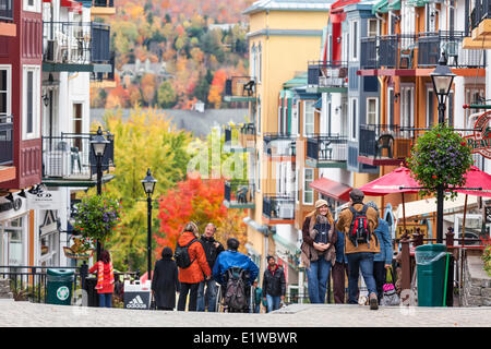 Mont Tremblant Dorf im Herbst, Laurentians, Quebec, Kanada Stockfoto