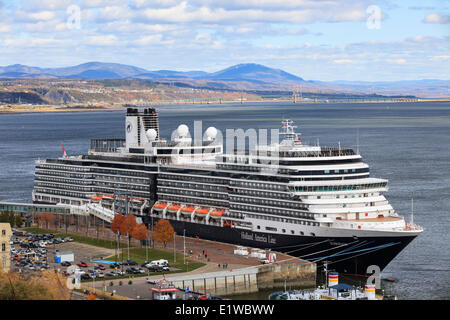 Kreuzfahrtschiff am St.-Lorenz-Strom, angedockt in Quebec Stadt, Quebec, Kanada Stockfoto