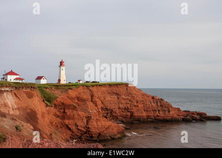 Der Leuchtturm oder "Phare" von Ile du Havre Aubert, Magdalen Inseln, Quebec. © Allen McEachern. Stockfoto