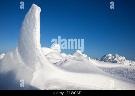 Eisbildung in der Gezeitenzone, Westküste Hudson Bay, südlich von Arviat, Nunavut, Kanada Stockfoto