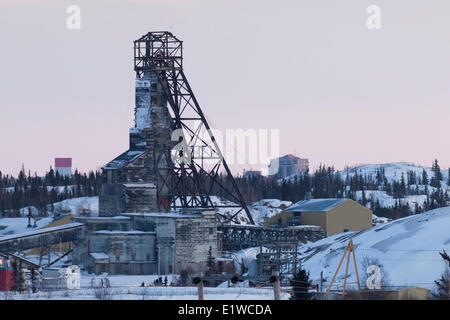 Der Hauptrahmen Kopf an den verlassenen Giant Mine, etwas außerhalb von Yellowknife, Northwest Territories, Kanada. Stockfoto