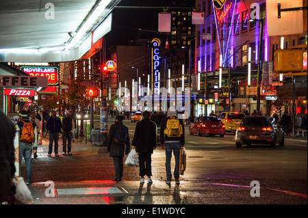 Fußgänger zu Fuß Granville Street, Vancouver, Britisch-Kolumbien, Kanada Stockfoto