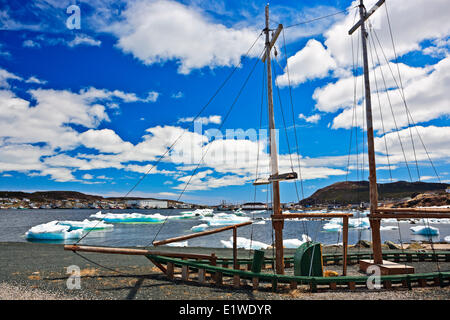 Packeis in der St.-Anthony-Hafen, St. Antonius, Norden der Halbinsel, Viking Trail, Neufundland, Kanada. Stockfoto