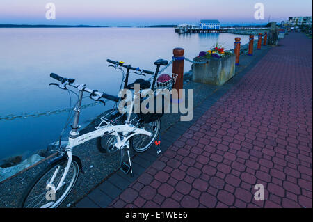 Sidney Waterfront Promenade 2,5 km langen spiegelt das gedämpfte Licht eine andere abnehmenden Tag am südlichen Vancouver Insel.  Sidney Stockfoto