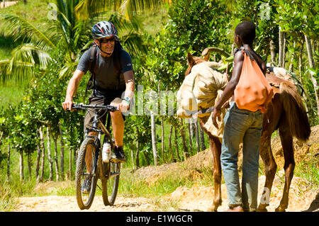 Eine freundliche lokale Campesino begegnet auf eine Mountain Bike Tour, Dominikanische Republik Stockfoto