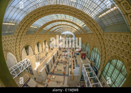 Paris - 30.August: Menschen, die genießen Musée d ' Orsay am 30. August 2013 in Paris, Frankreich Stockfoto