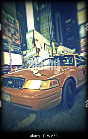 New Yorker yellow Taxi am Times Square Stockfoto