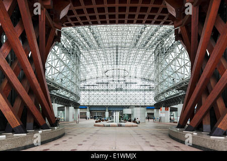 Kanazawa Station ist ein futuristisches Glas und Stahl Bahnhof West Japan Railway Hokuriku online. Stockfoto