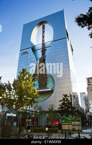 Entworfen vom Architekten Shoji Hirakawa und Baujahr 2007, Namba Hüften Gebäude, Osaka, Japan. Stockfoto