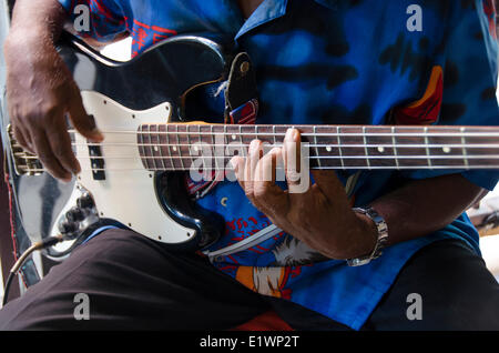 Bass-Gitarre, Habana Vieja, Havanna, Kuba Stockfoto