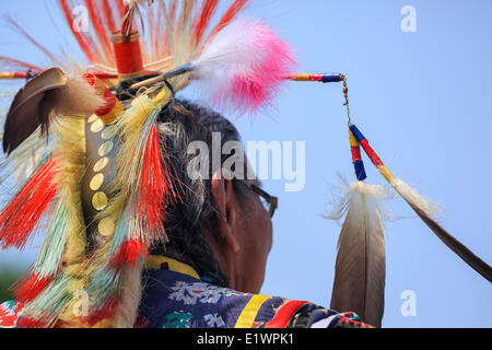 Erste Nationen Elder in traditionellen Kopfschmuck, Winnipeg, Manitoba, Kanada Stockfoto